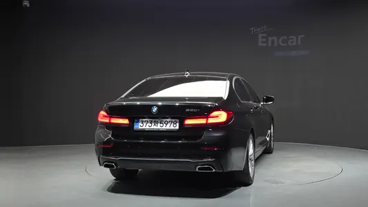 BMW 5 Series (G30) 520i 2022 4