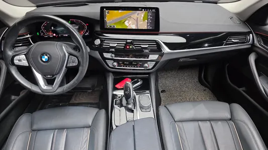 BMW 5 Series (G30) 520i 2022 7