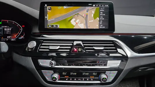 BMW 5 Series (G30) 520i 2022 13
