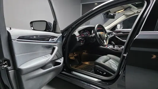 BMW 5 Series (G30) 520i 2022 10