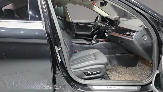 BMW 5 Series (G30) 520i 2022 26
