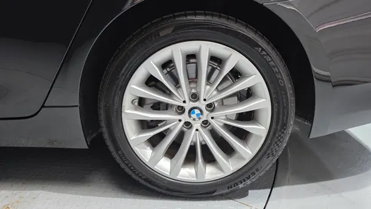BMW 5 Series (G30) 520i 2022 21