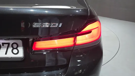 BMW 5 Series (G30) 520i 2022 23