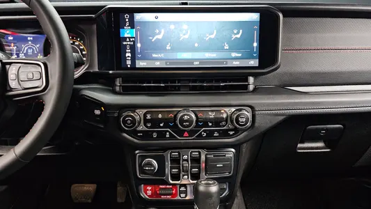 Jeep (JL) 2.0 4 2024 14