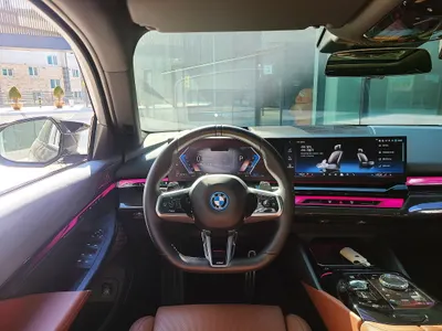 BMW 5 Series (G60) 530e M 2025 6