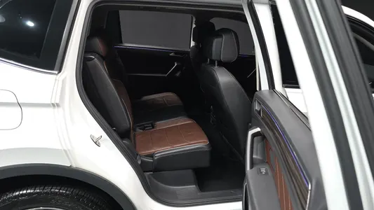 Volkswagen 티구안 올스페이스 2.0 TSI 2023 12