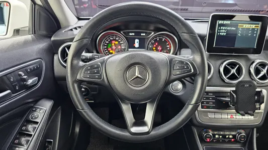 Mercedes-Benz GLA-Class X156 GLA220 2019 13