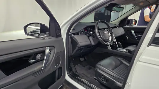 Land Rover 2 D180 SE 2020 10