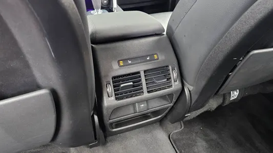 Land Rover 2 D180 SE 2020 31
