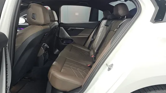 BMW 5 Series (G60) 523d M 2024 11