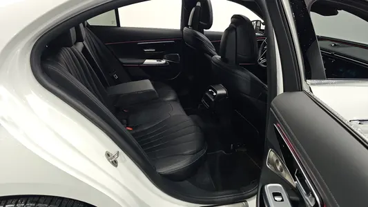 Mercedes-Benz E-Class W214 E300 4MATIC 2024 10