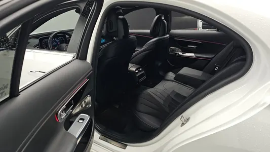 Mercedes-Benz E-Class W214 E300 4MATIC 2024 11