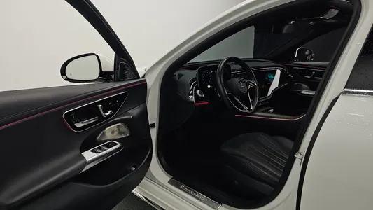 Mercedes-Benz E-Class W214 E300 4MATIC 2024 9