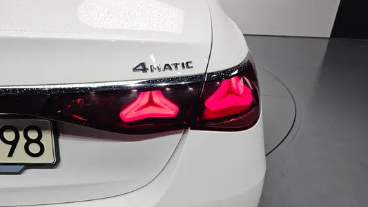 Mercedes-Benz E-Class W214 E300 4MATIC 2024 23