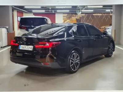 Toyota (XV80) 2.5 XLE 2025 4