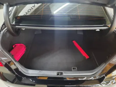 Toyota (XV80) 2.5 XLE 2025 5