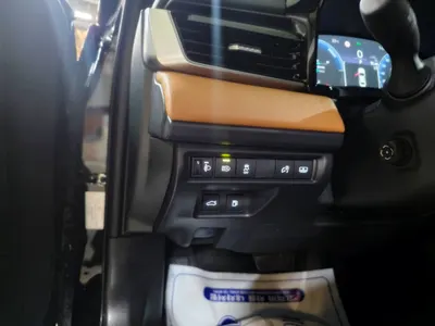 Toyota (XV80) 2.5 XLE 2025 12