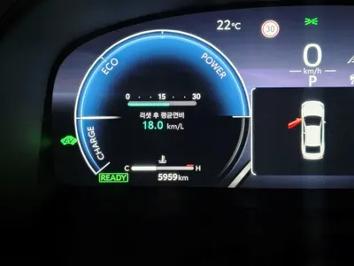 Toyota (XV80) 2.5 XLE 2025 13