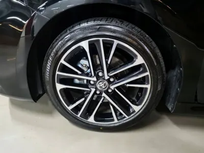Toyota (XV80) 2.5 XLE 2025 10