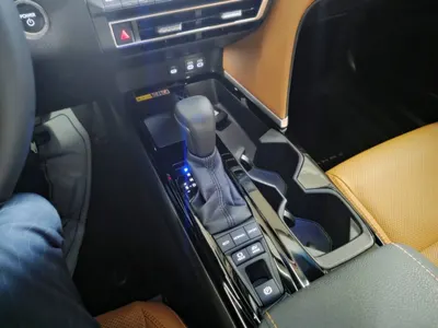 Toyota (XV80) 2.5 XLE 2025 16