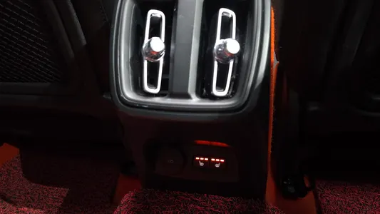 Volvo XC40 T4 R- 2018 18