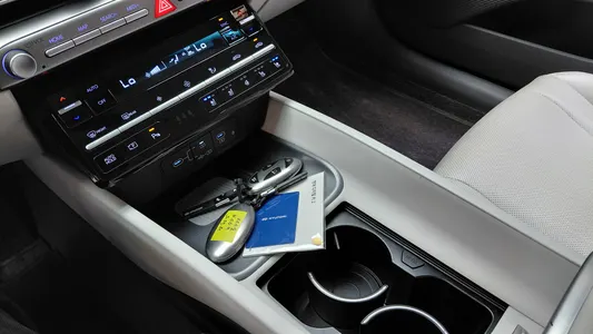 Hyundai (GN7) 2.5 2WD 2023 9