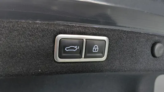 Hyundai (GN7) 2.5 2WD 2023 17