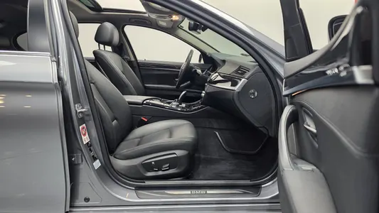 BMW 5 Series (F10) 520d xDrive 2015 11