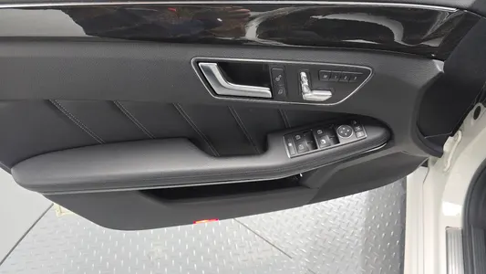 Mercedes-Benz E-Class W212 E350 4MATIC 2014 25