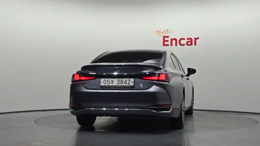 Lexus ES300h 7 2018 4