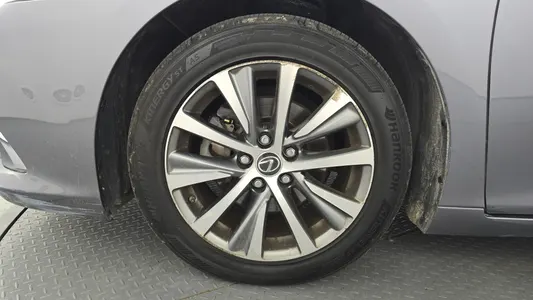 Lexus ES300h 7 2018 5