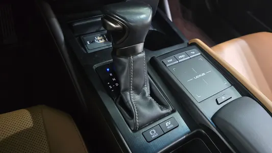 Lexus ES300h 7 2018 9