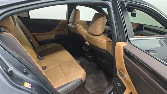 Lexus ES300h 7 2018 11