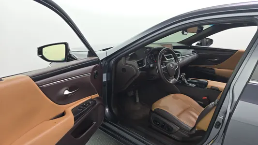 Lexus ES300h 7 2018 10
