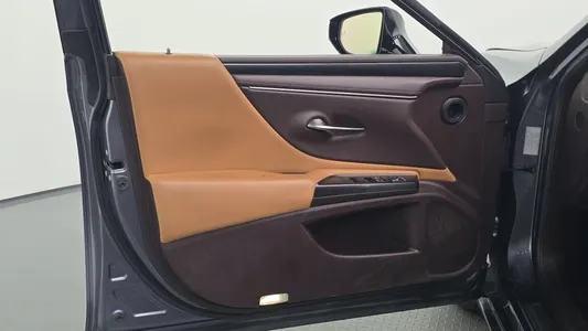 Lexus ES300h 7 2018 24