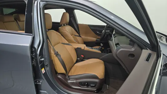 Lexus ES300h 7 2018 26