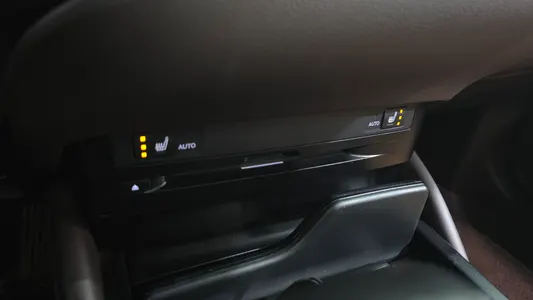 Lexus ES300h 7 2018 31