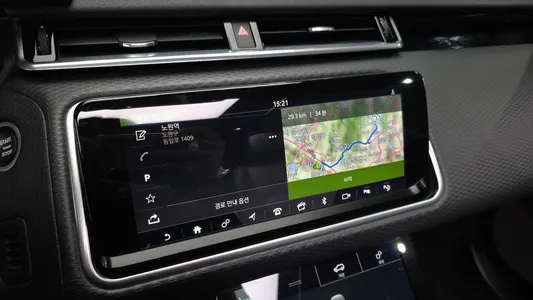 Land Rover 레인지로버 벨라 2.0 D240 R- SE 2019 15