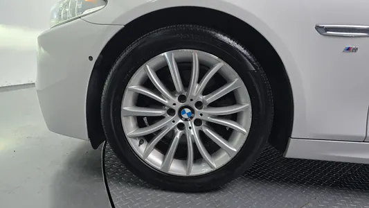 BMW 5 Series (F10) 520d M 2015 4