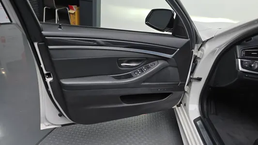 BMW 5 Series (F10) 520d M 2015 24