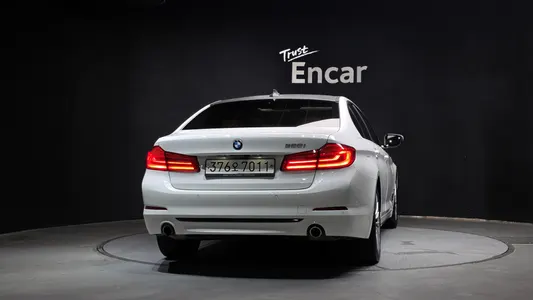 BMW 5 Series (G30) 520i 2020 4
