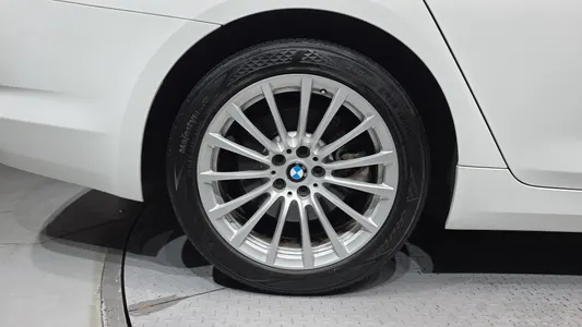 BMW 5 Series (G30) 520i 2020 5