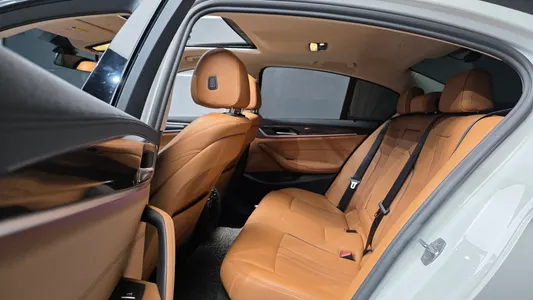 BMW 5 Series (G30) 520i 2020 12