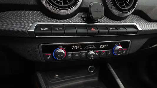 Audi Q2 35 TDI 2023 32