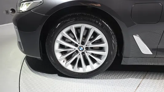 BMW 5 Series (G30) 530e 2020 5