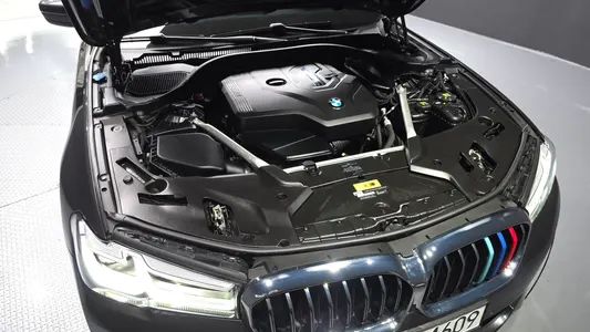 BMW 5 Series (G30) 530e 2020 6