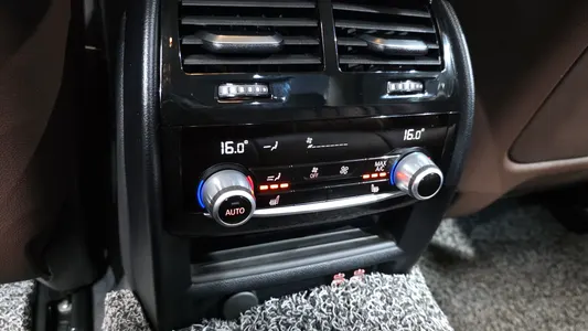 BMW 5 Series (G30) 530e 2020 18
