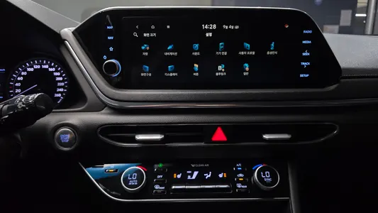 Hyundai (DN8) 2.0 LPG() 2020 14