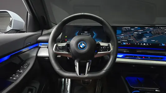 BMW 5 Series (G60) 530e M 2024 12