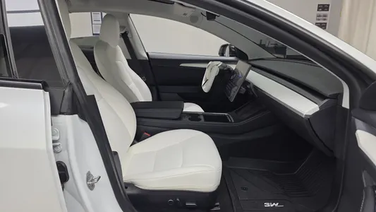 Tesla 3 AWD 2021 11